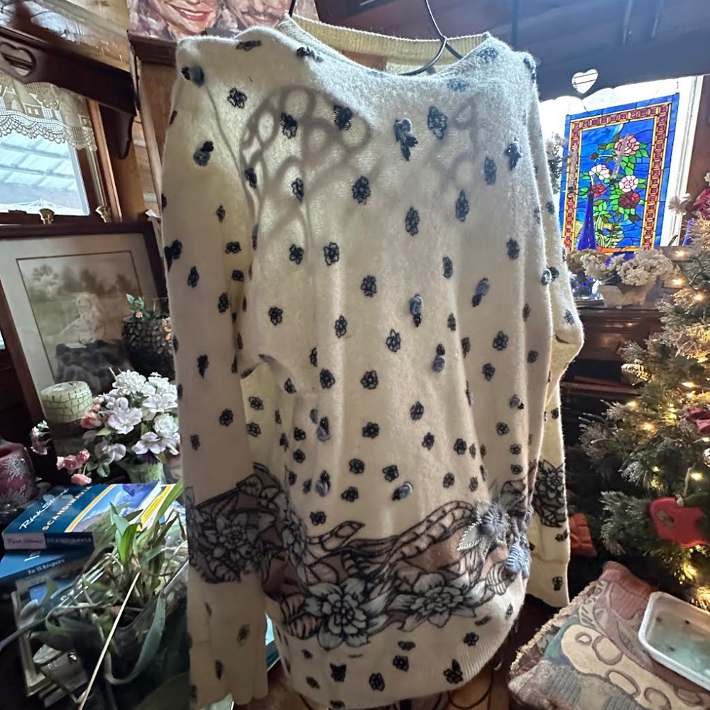 Unique embroidered / bead sweater ~~~ Tiny hole as noted in pic